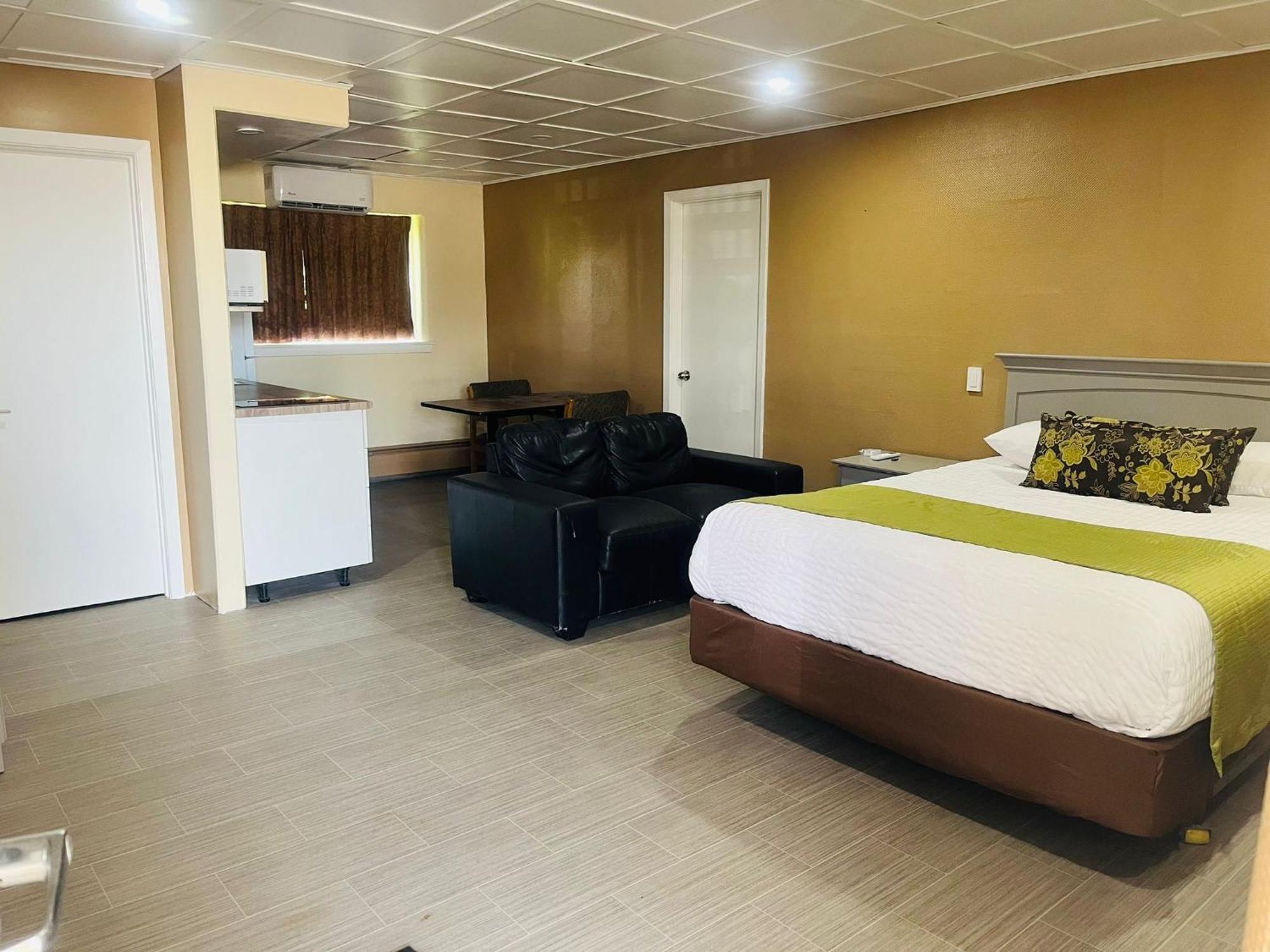 Travelodge By Wyndham Moose Jaw Extérieur photo