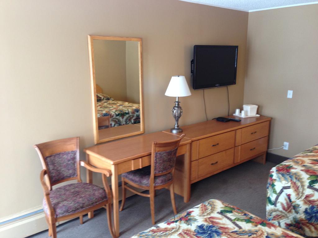 Travelodge By Wyndham Moose Jaw Extérieur photo